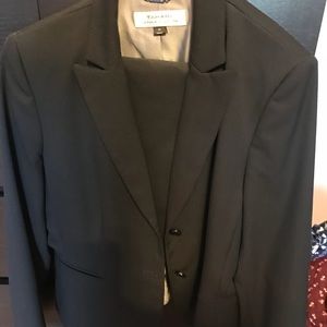 Tahari Size 10 Suit
